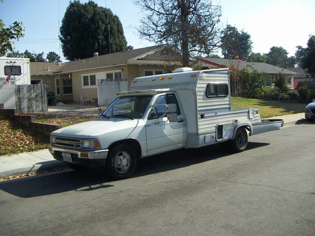 1990 Toyota Pickup 1-Ton Deluxe