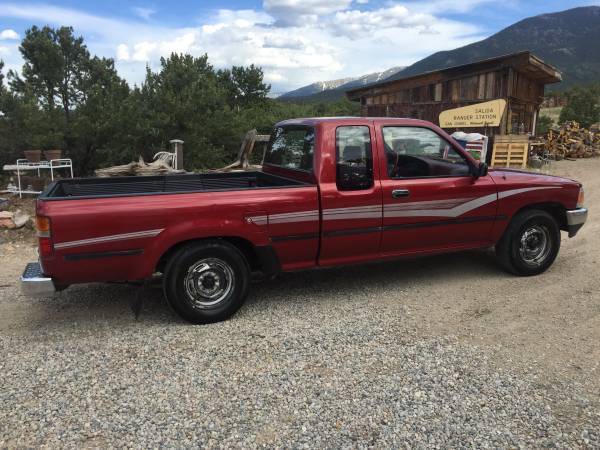 1990 Toyota Pick Up 4 cylinder, 22 RE motor, 5 speed