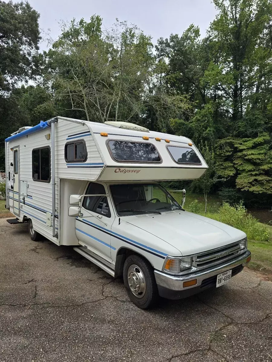 1990 Toyota Pickup No Reserve.