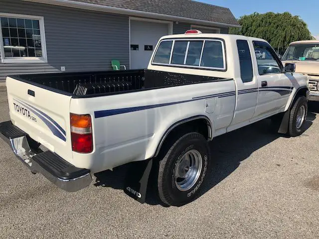 1994 Toyota pick up sr5