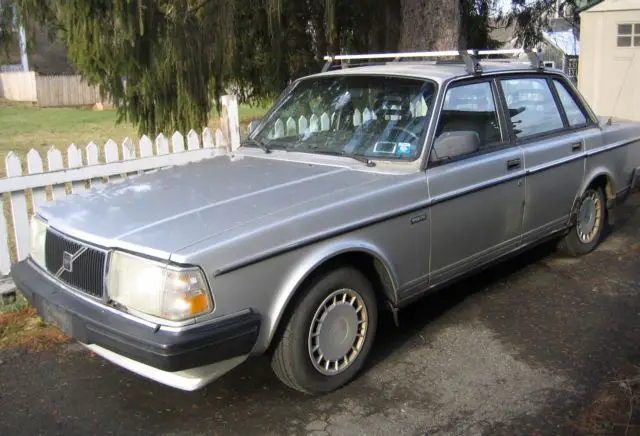 1990 Volvo 240 Base Sedan 4-Door