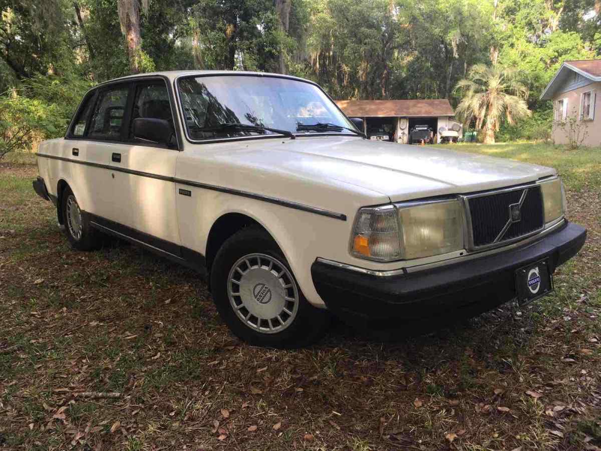 1990 Volvo 240 BASE