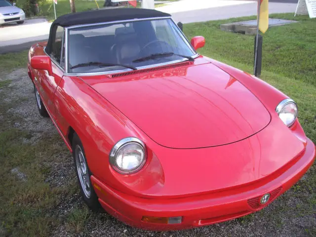 1991 Alfa Romeo Spider 2d conv.