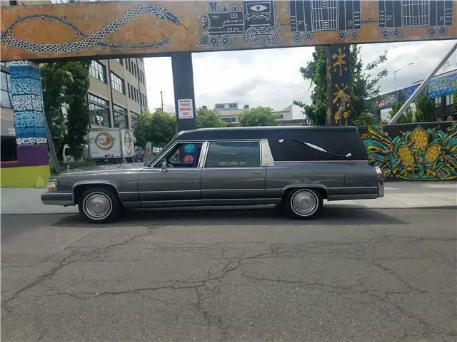 1991 Cadillac Brougham --