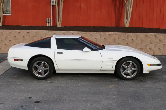 1991 Chevrolet Corvette 1991 Chevrolet Corvette ZR1 White LT5 Hatchback