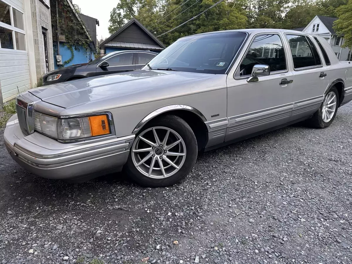 1991 Lincoln Town Car SIGNATURE