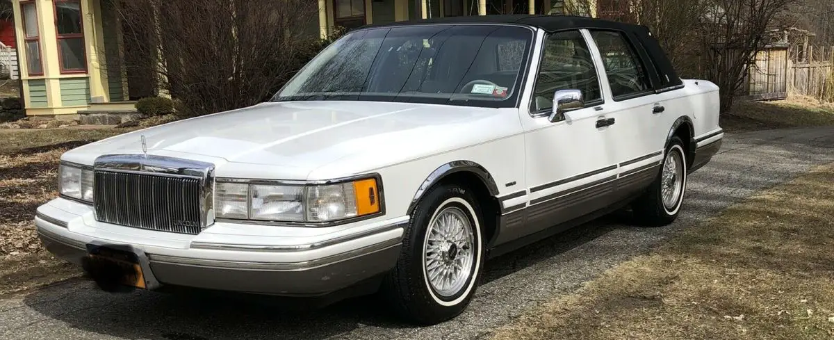 1991 Lincoln Town Car SIGNATURE