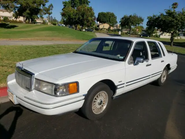 1991 Lincoln Town Car signature series