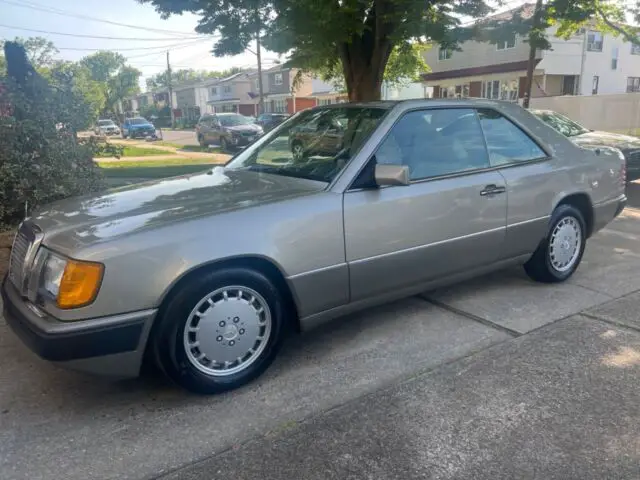 1991 Mercedes-Benz 300-Series