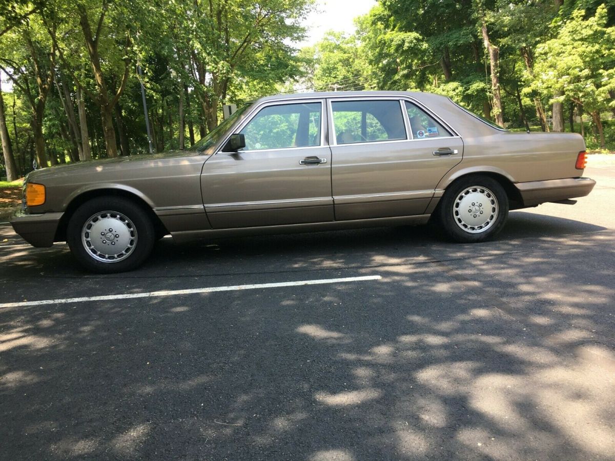 1991 Mercedes-Benz 300-Series