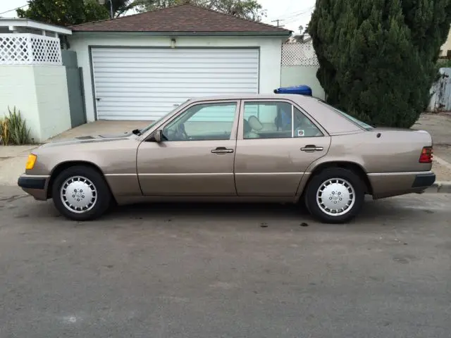 1991 Mercedes-Benz 300-Series SEDAN 4 DOORS