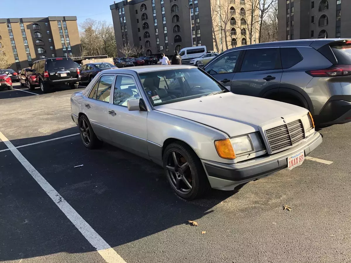 1991 Mercedes-Benz 300-Series E