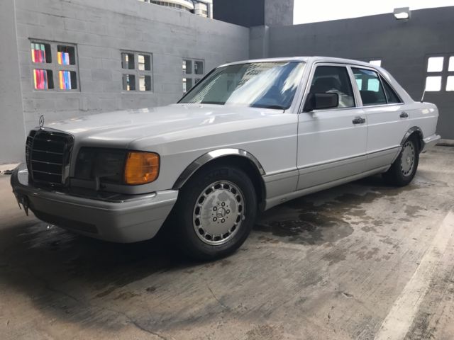 1991 Mercedes-Benz 300-Series