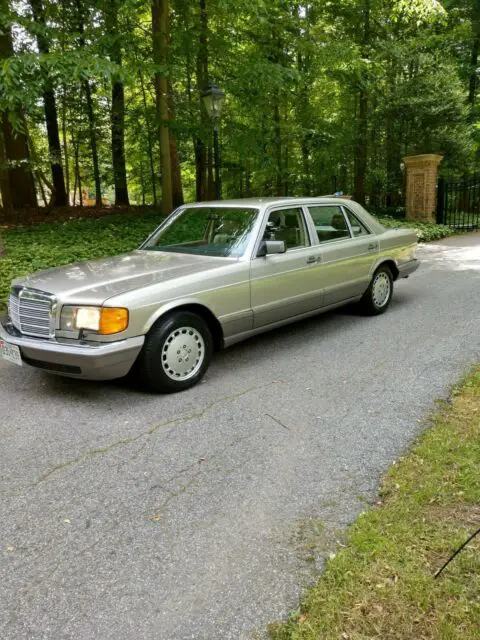 1991 Mercedes-Benz 400-Series Classic