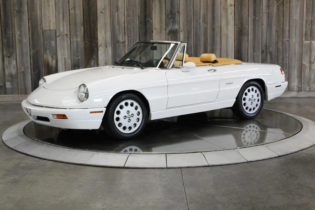 1991 Alfa Romeo Spider Repainted, New top, Restored or like new Int.