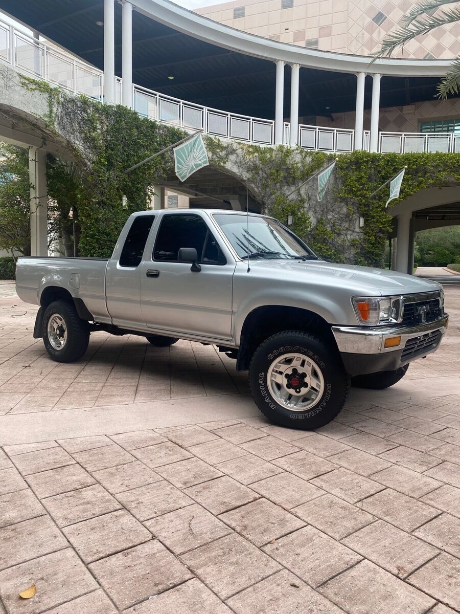 1991 Toyota Pickup DLX 4X4