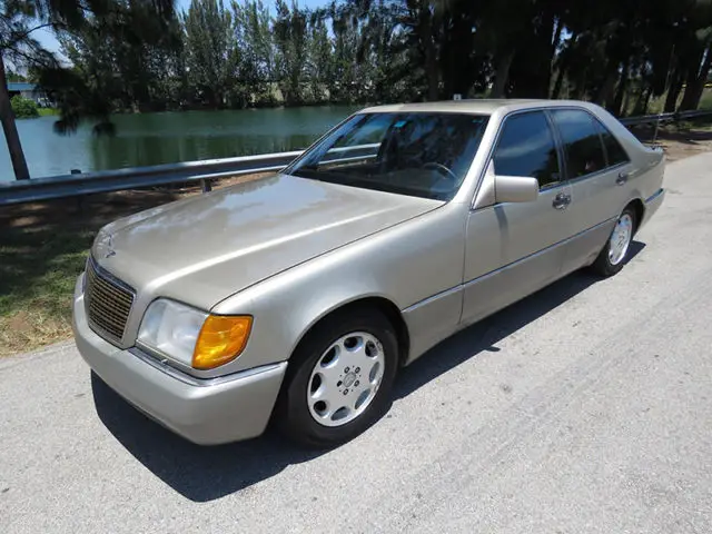 1992 Mercedes-Benz S-Class 400SE