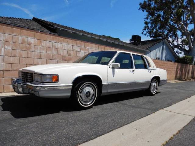 1992 Cadillac DeVille Base 4dr Sedan