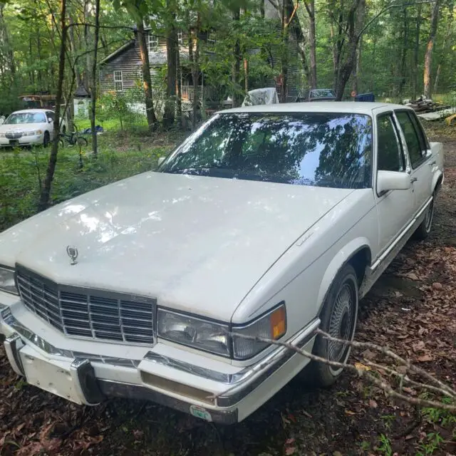 1992 Cadillac DeVille Sedan 4D