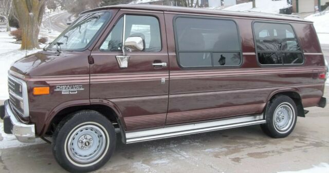 1992 Chevrolet G20 Van Gladiator Conversion