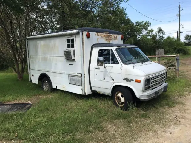 1992 Chevrolet G30 Cutaway Box truck