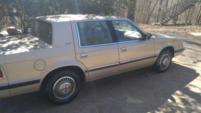 1992 Dodge Dynasty LS Sedan 4-Door