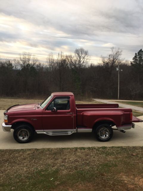 1992 Ford F-150 Custom Standard Cab Pickup 2-Door