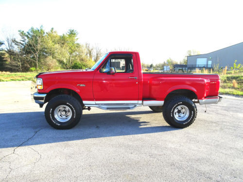 1992 Ford F-150 Custom Standard Cab Pickup 2-Door