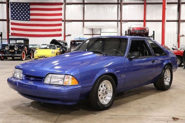 1992 Ford Mustang --