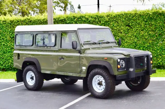 1900 Land Rover Defender