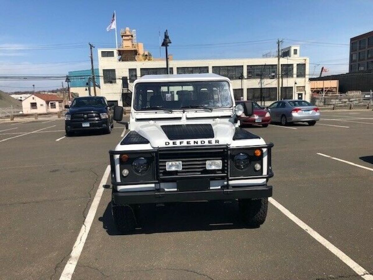 1900 Land Rover Defender D90