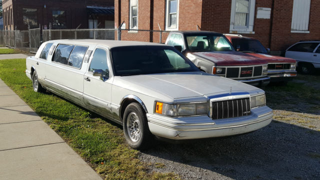 1992 Lincoln Town Car Limousine