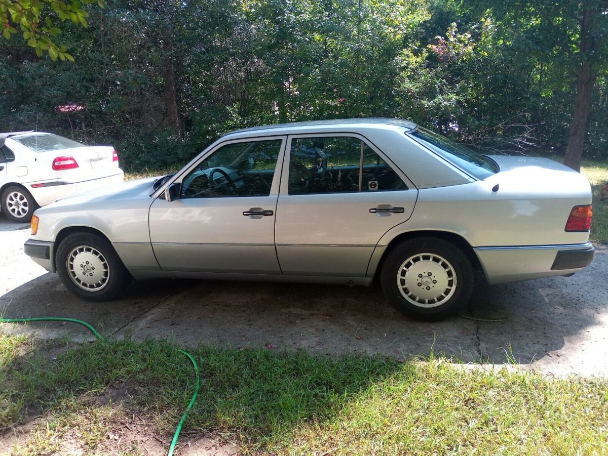 1992 Mercedes-Benz 300-Series