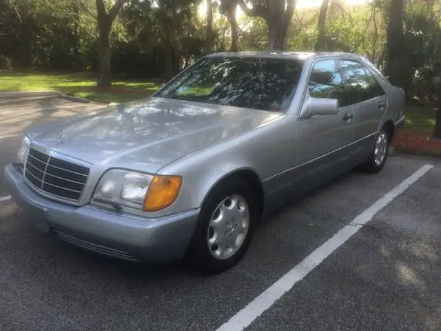 1992 Mercedes-Benz S-Class 400SE