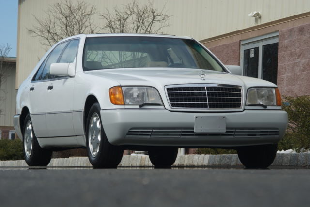 1992 Mercedes-Benz 300-Series Base Sedan 4-Door