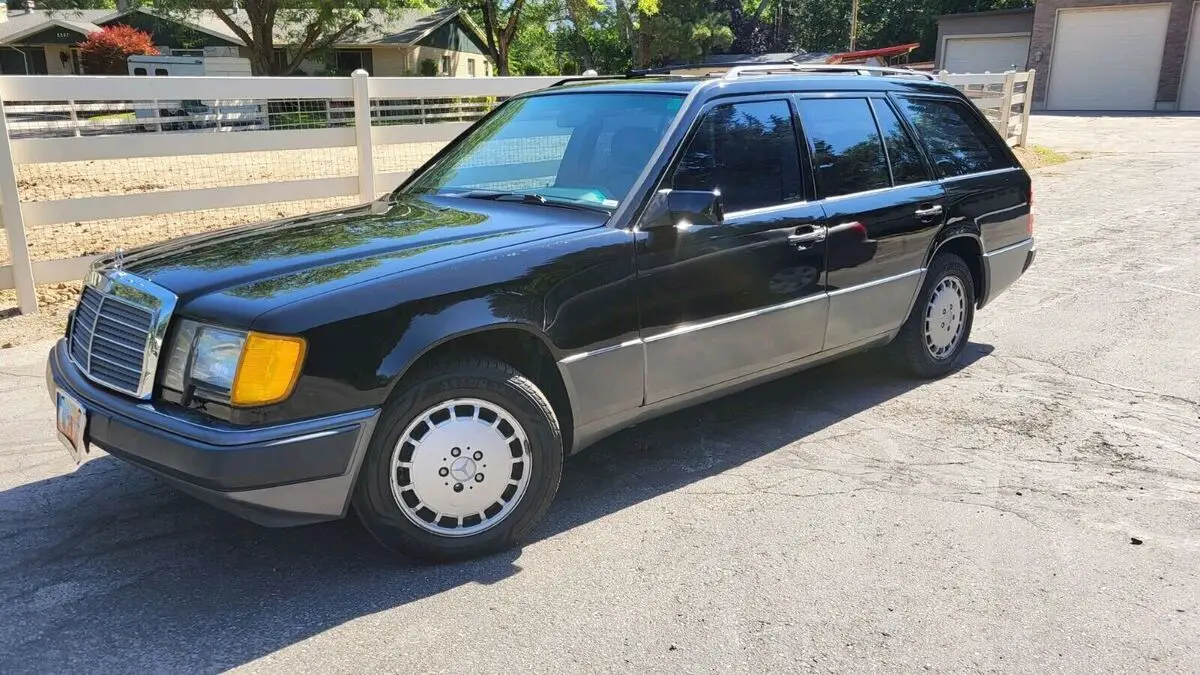 1992 Mercedes-Benz E-Class TE 4MATIC