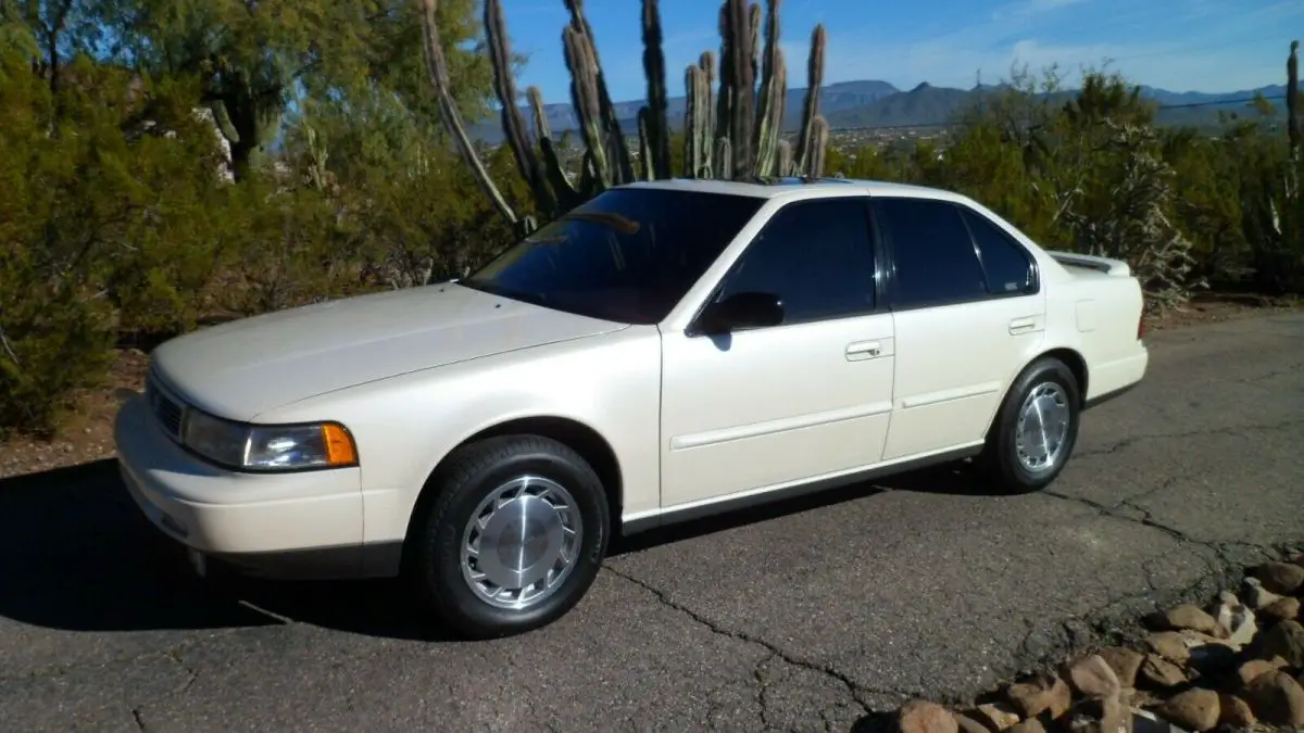 1992 Nissan Maxima SE