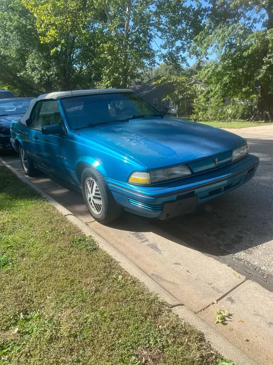 1992 Pontiac Sunbird SE