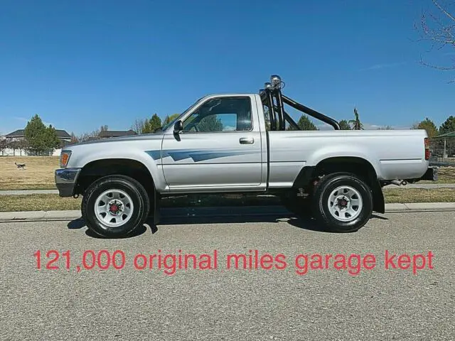 1992 Toyota Pickup Deluxe model