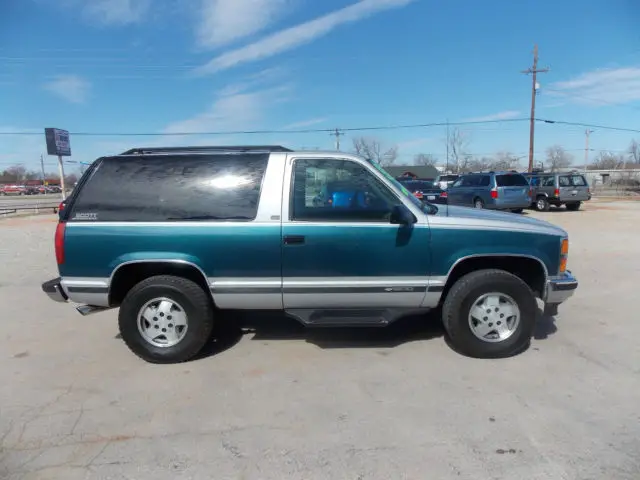 1993 Chevrolet Blazer Base SUV 2-Door Automatic 4-Speed V8 5.7L