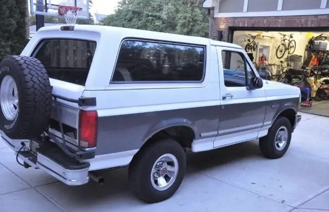 1993 Ford Bronco XLT Sport Utility 2-Door