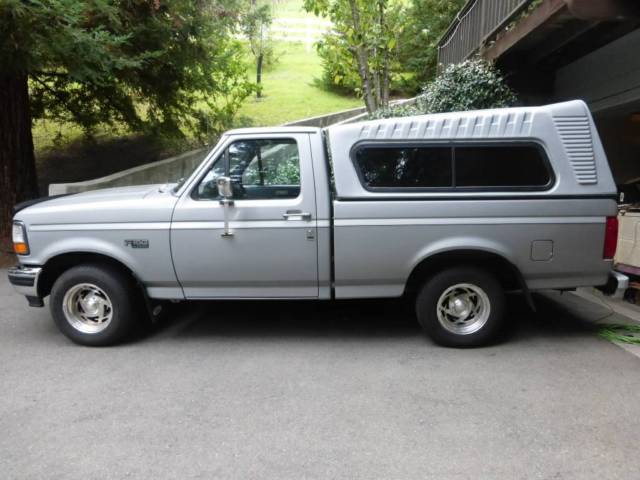 1993 Ford F-150 XLT Standard Cab Pickup 2-Door