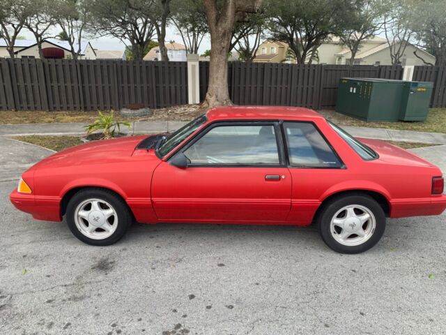 1993 Ford Mustang 2dr Sedan