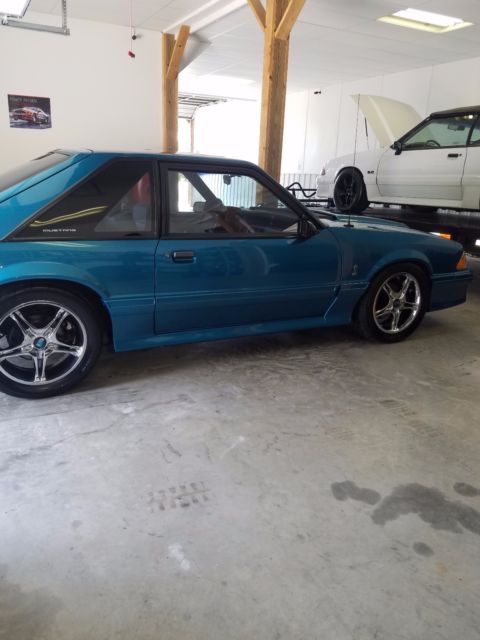 1993 Ford Mustang SVT Cobra Hatchback 2-Door