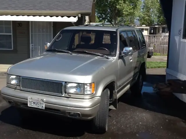 1993 Isuzu Trooper LS