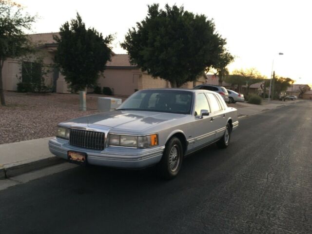 1993 Lincoln Town Car Signature