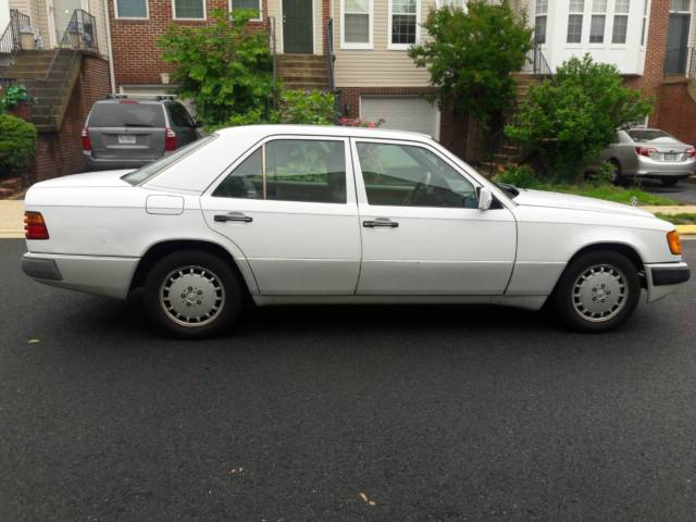 1993 Mercedes-Benz 300-Series Luxury