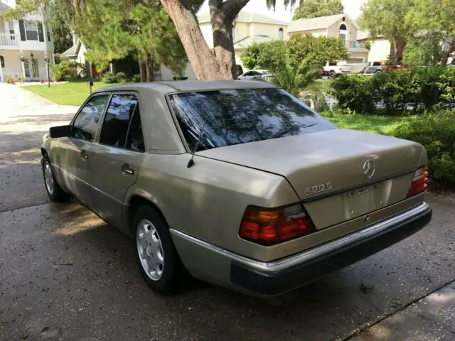 1993 Mercedes-Benz 400-Series