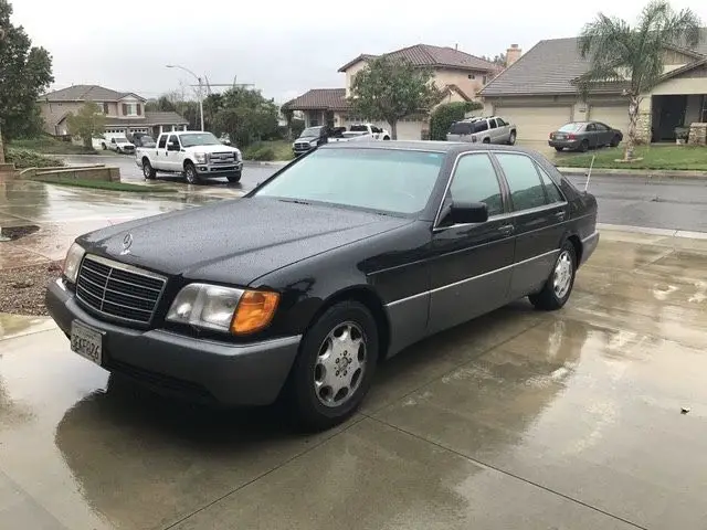 1993 Mercedes-Benz 400-Series Base Sedan 4-Door