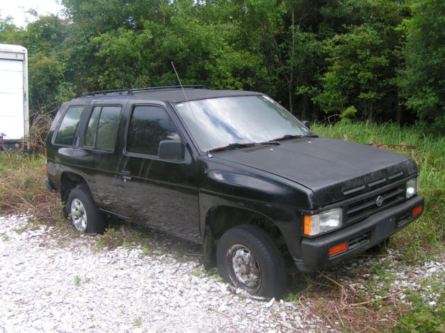 1993 Nissan Pathfinder XE Sport Utility 4-door
